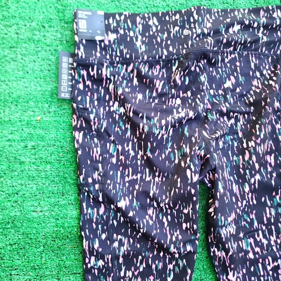 New Ideology Womens Activewear cropped leggings - Picture 4 of 4